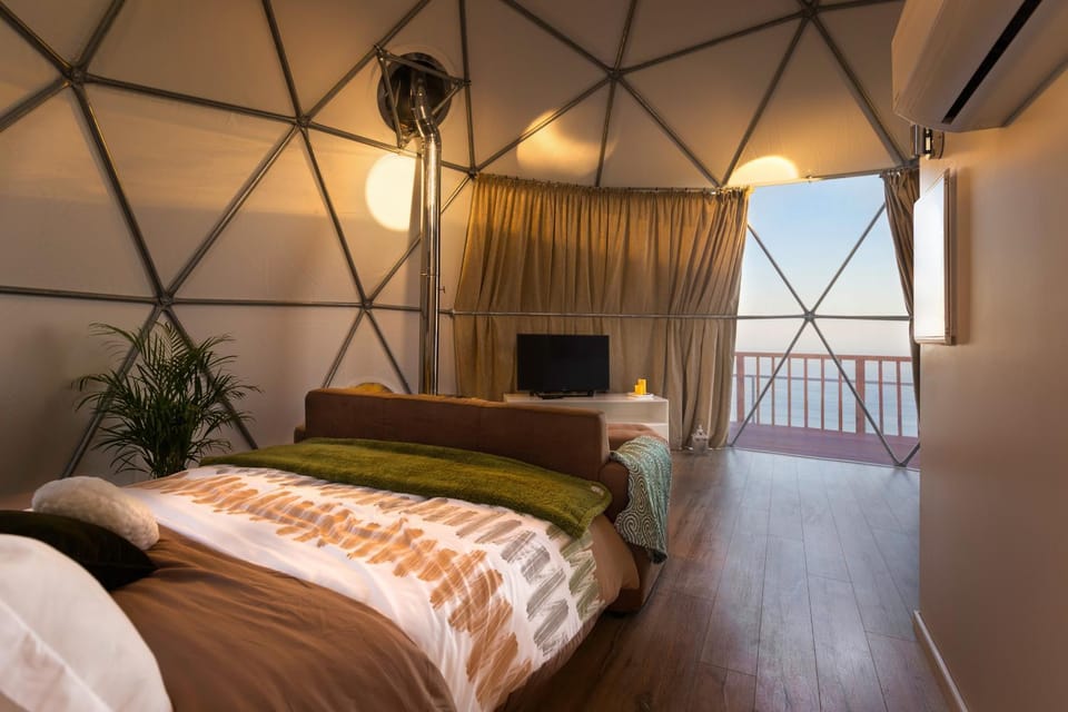 Property building, Living room, Bedroom
