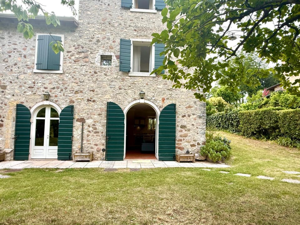 Property building, Day, Garden, Garden view