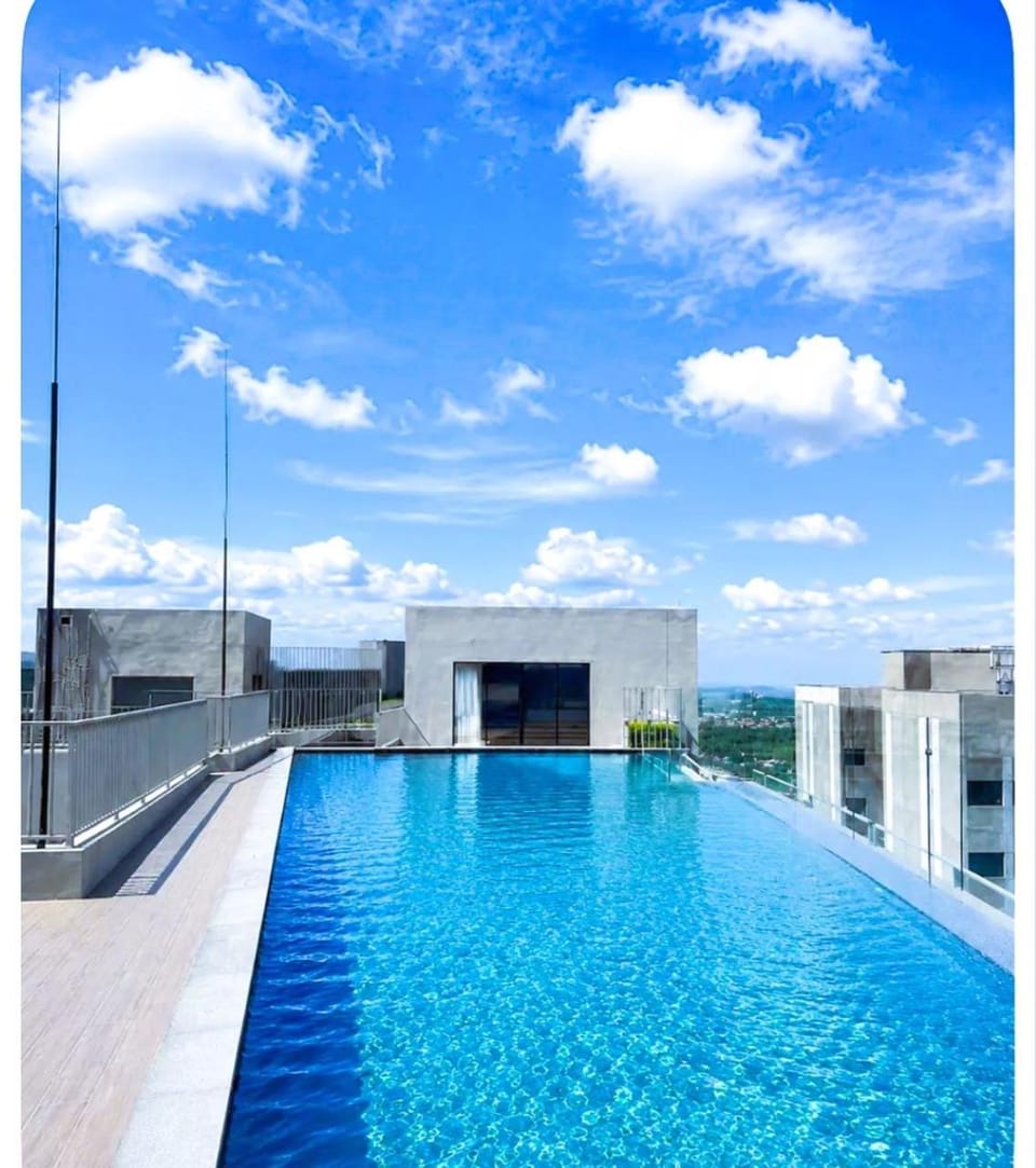 Property building, Day, Pool view, Swimming pool