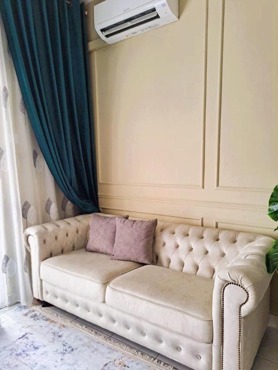 Living room, Seating area, air conditioner