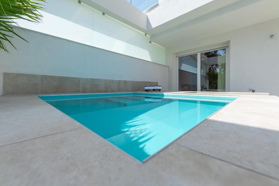 797 HOLIDAY RENTALS - Lujoso piso con piscina privada Apartment in Torremolinos