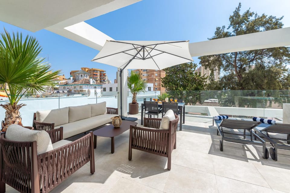 797 HOLIDAY RENTALS - Lujoso piso con piscina privada Apartment in Torremolinos