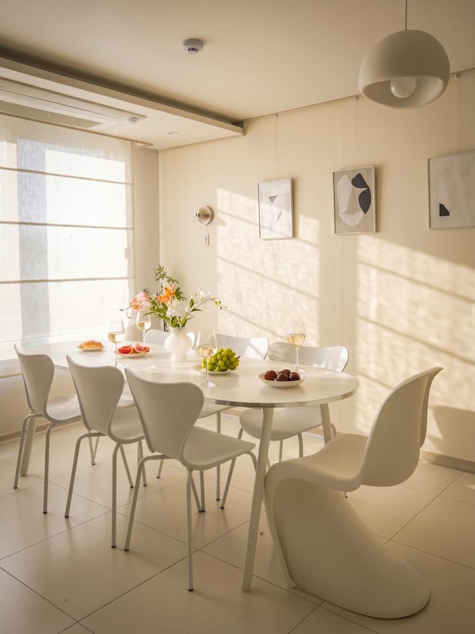 Living room, Seating area, Dining area