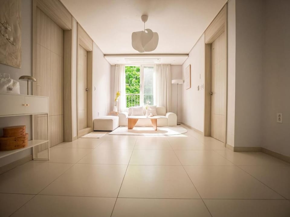Living room, Photo of the whole room, Seating area
