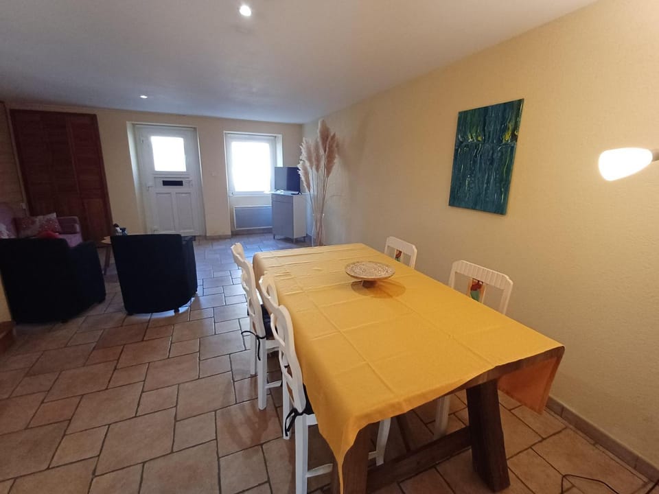 Seating area, Dining area