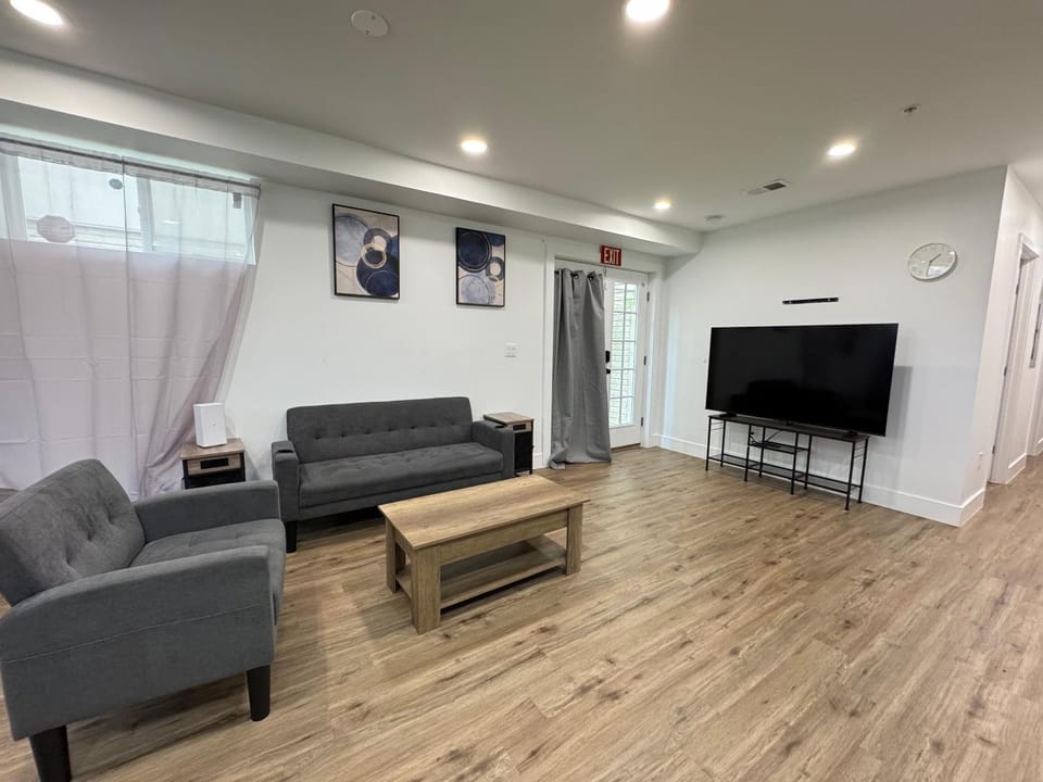 NEW COZY Apartment 2-Bedrooms Easy Parking Apartment in District of Columbia