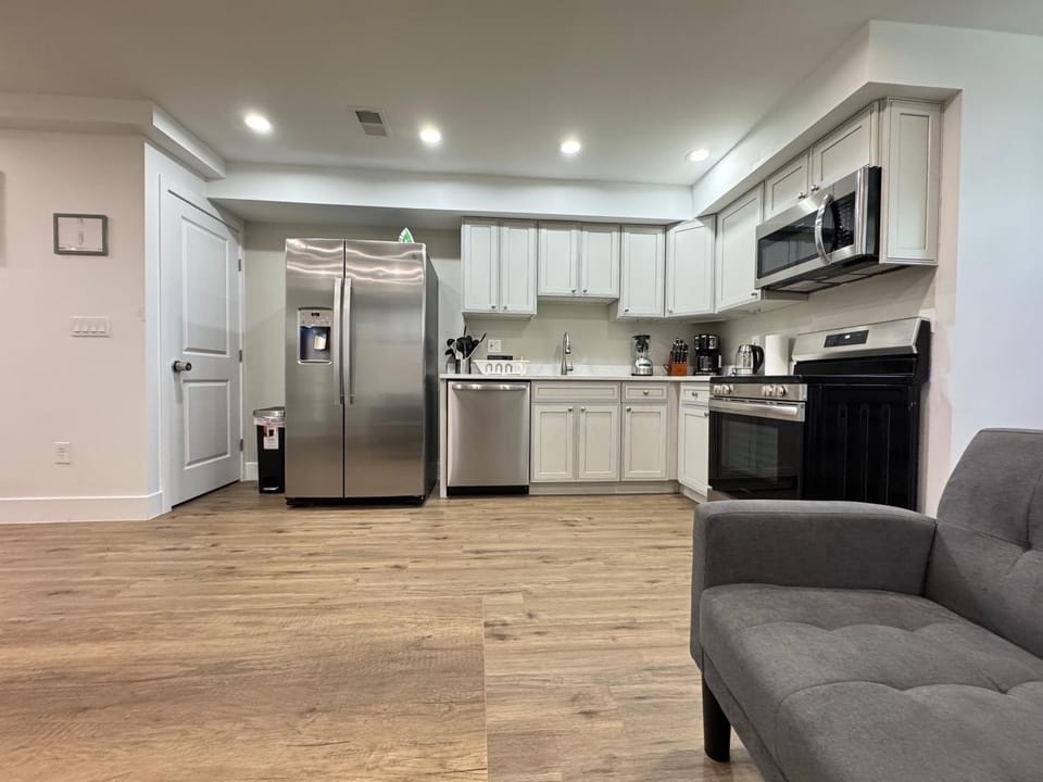 NEW COZY Apartment 2-Bedrooms Easy Parking Apartment in District of Columbia