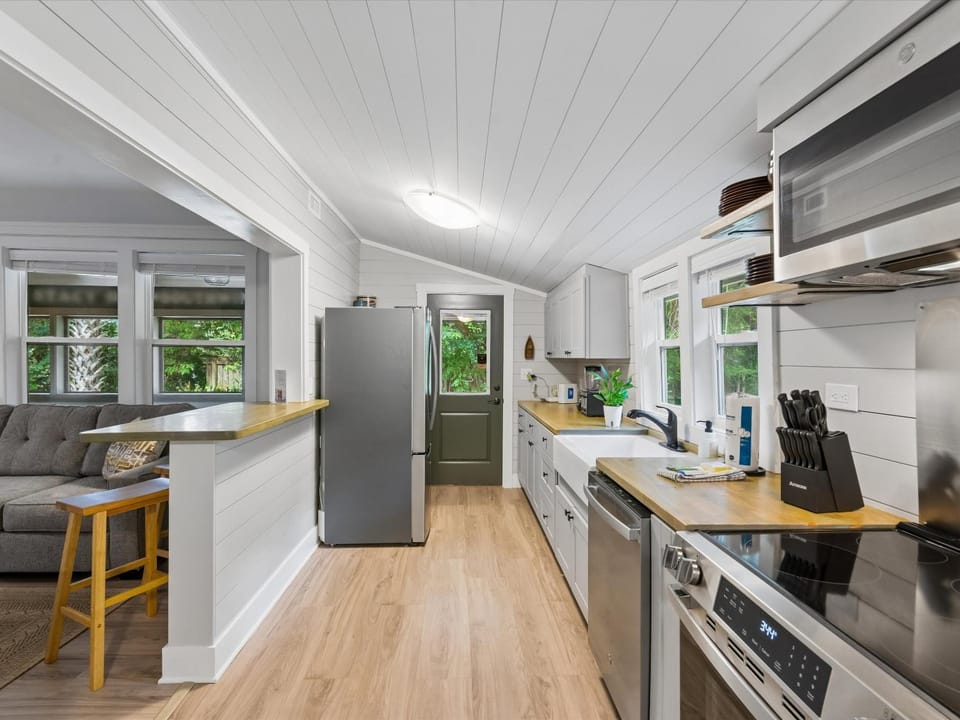 Garden, Living room, Seating area, dishwasher, furniture, microwave, oven, stove, kitchen