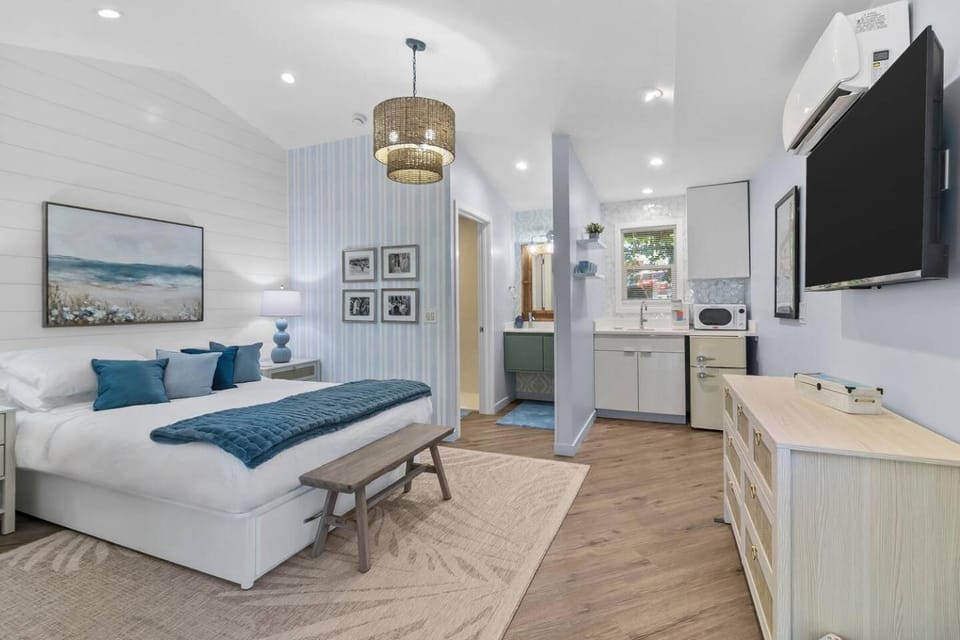 The American Hotel. Suite 1. A Summer Place. Apartment in Williams Bay