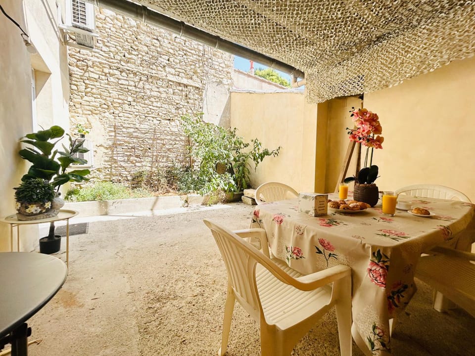 L'éclat Urbain-clim-patio Apartment in Nimes