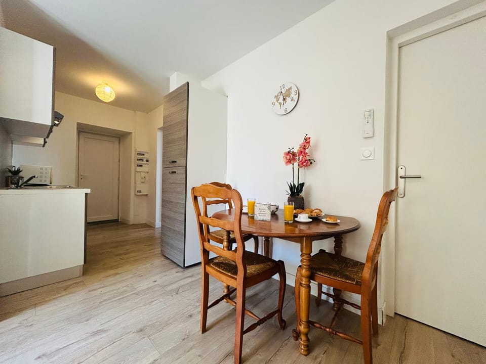 L'éclat Urbain-clim-patio Apartment in Nimes