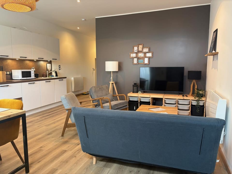Communal lounge/ TV room, TV and multimedia, Living room