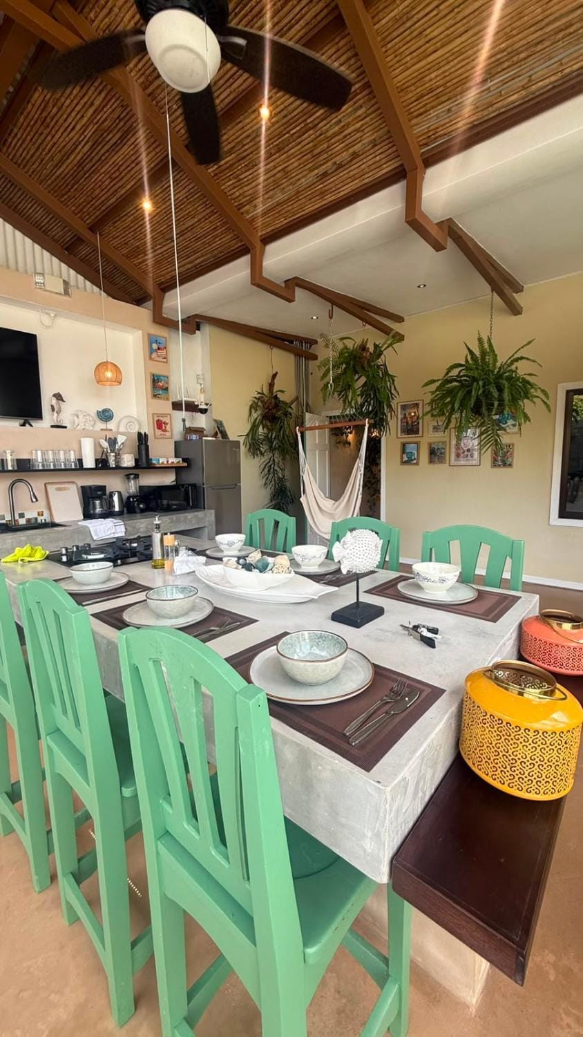 TV and multimedia, Kitchen or kitchenette, Food and drinks