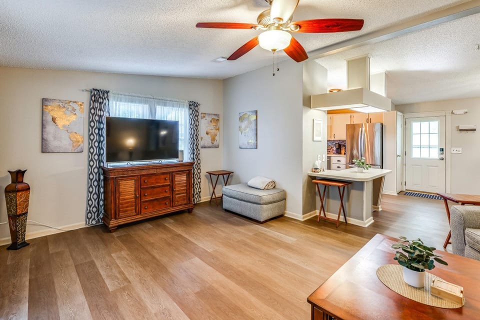 Yard & Screened Porch! Villages Escape House in Lady Lake
