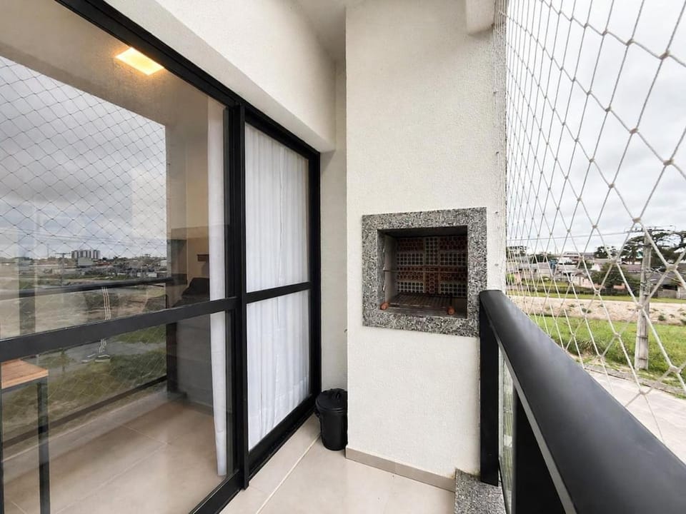 Apto a 550 m do mar com piscina e churrasqueira Apartment in State of Paraná