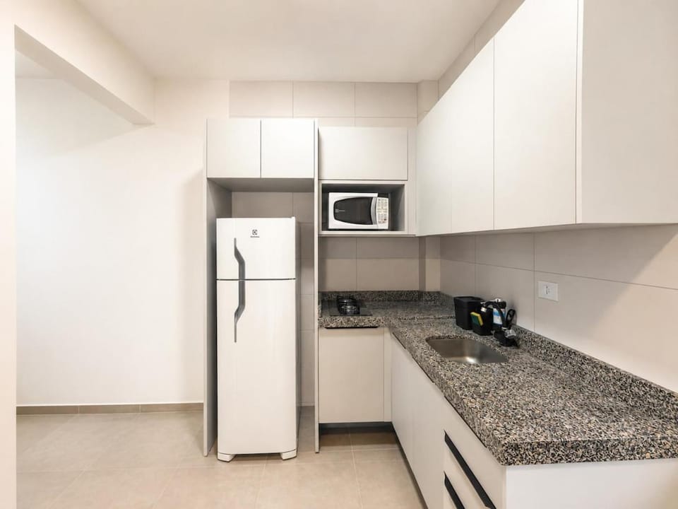 Apto a 550 m do mar com piscina e churrasqueira Apartment in State of Paraná