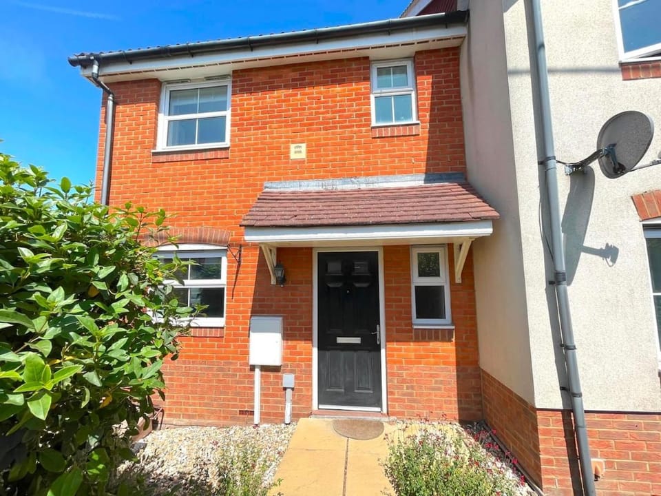 Coastal 3-Bed Home, Sleeps 6 House in Borough of Swale