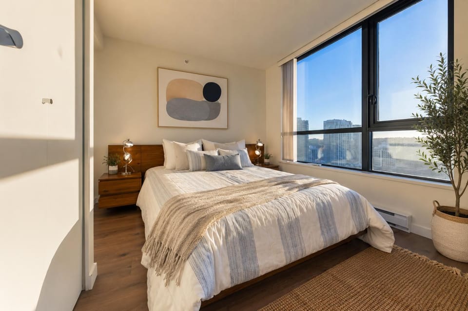 Executive 2BR Residence Richards Street Apartment in Vancouver