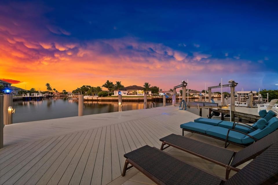 Casa Grande - Waterfront Estate, Rooftop Deck, Heated Pool & Spa Villa in Marco Island