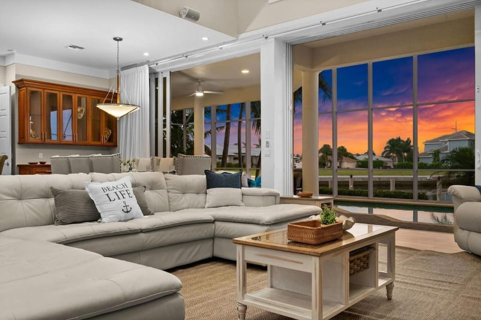 Casa Grande - Waterfront Estate, Rooftop Deck, Heated Pool & Spa Villa in Marco Island