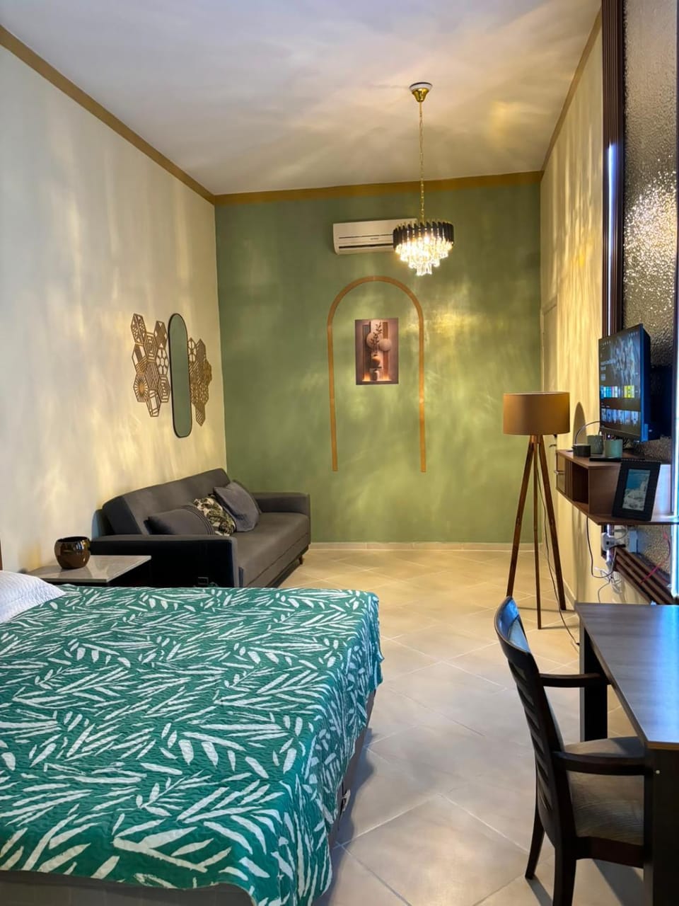 Bed, TV and multimedia, air conditioner