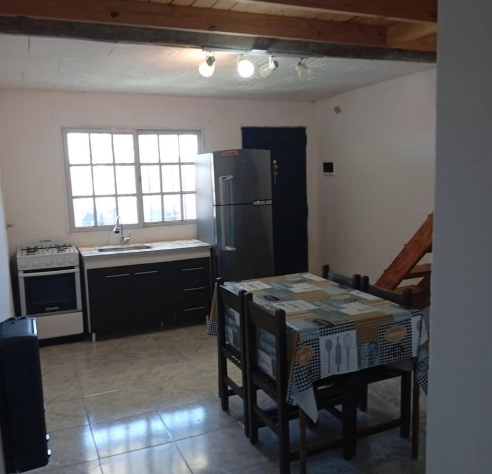 Kitchen or kitchenette, Dining area, oven
