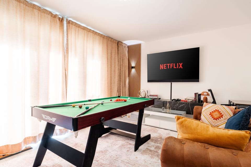 Modern 3-Bed W Pool Table N Etihad & Co-op Live House in Manchester