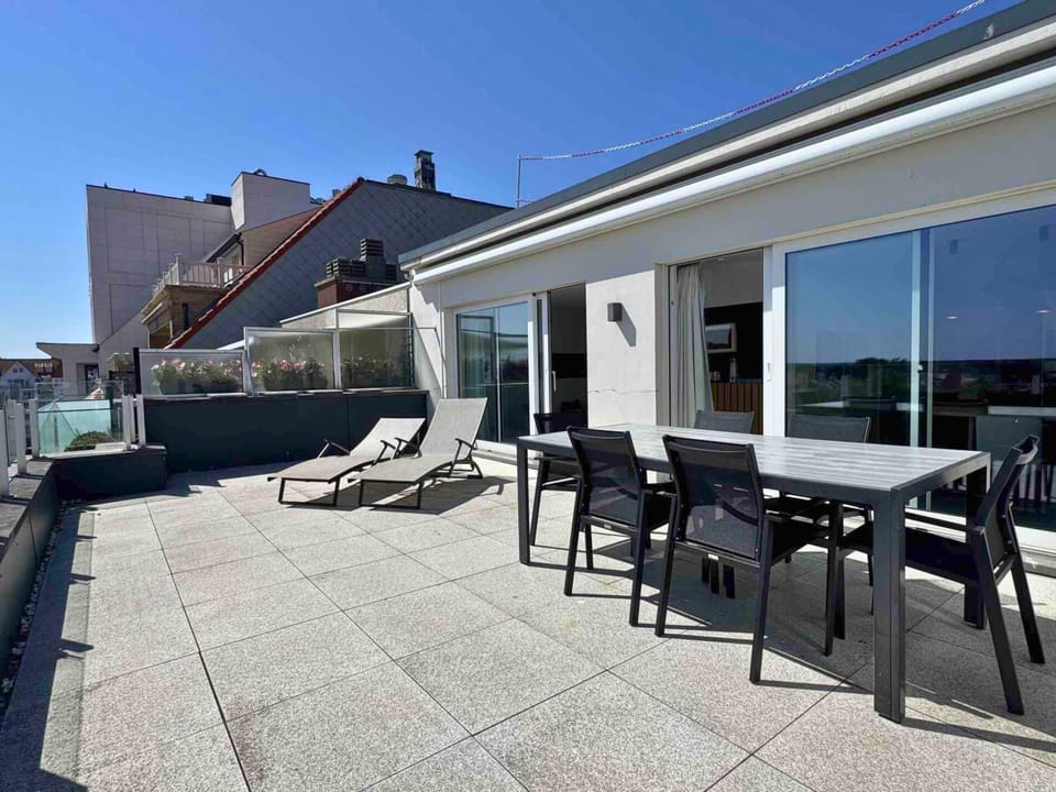 Patio, View (from property/room), Balcony/Terrace, Dining area, sunbed
