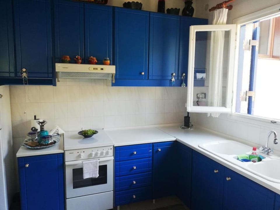 Anastasia's Summer House Apartment in Poros