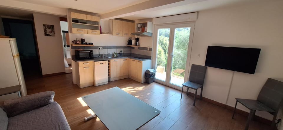 TV and multimedia, Kitchen or kitchenette, Living room