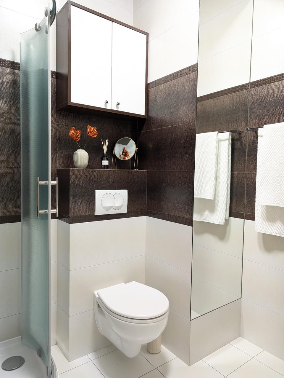 Shower, Toilet, Bathroom, towels