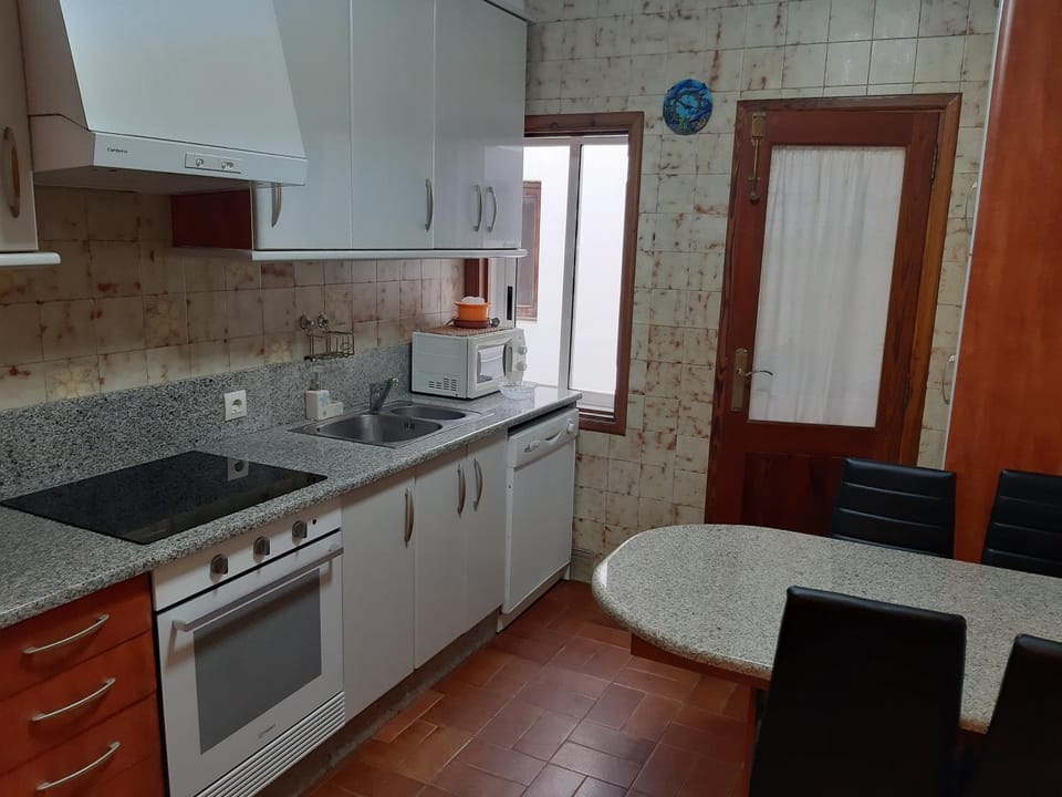 GV APARTAMENTO, 3 DORM, 2 BAÑOS, 100 metros playa Apartment in Sanxenxo
