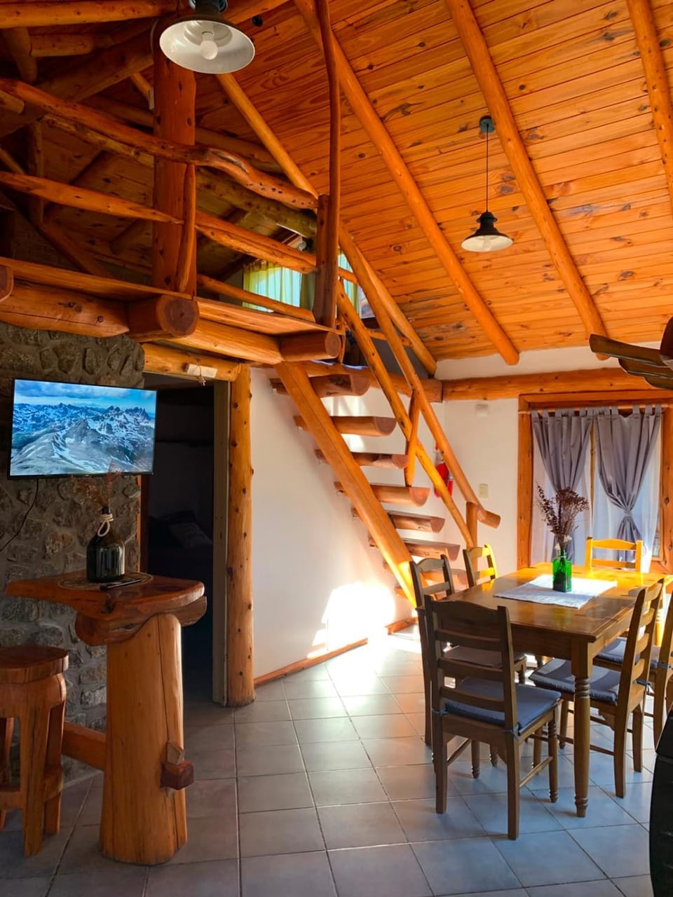 Communal lounge/ TV room, TV and multimedia, Living room, Seating area, Dining area
