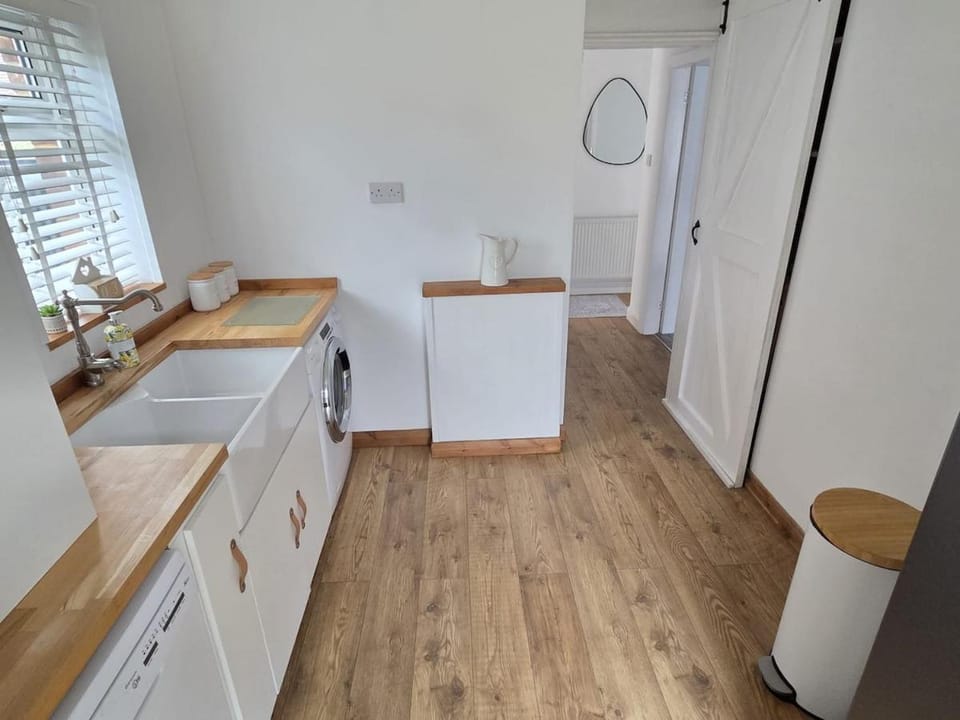 Kitchen or kitchenette, dishwasher, oven, stove, washing machine