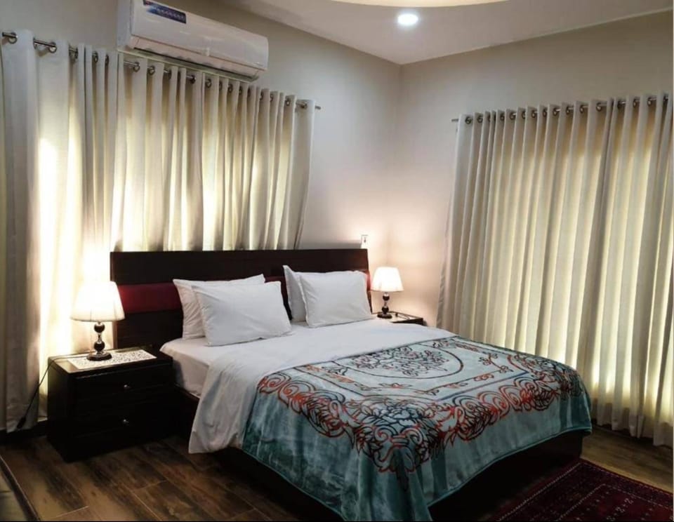 The Sunrise Guest House Bed and Breakfast in Karachi