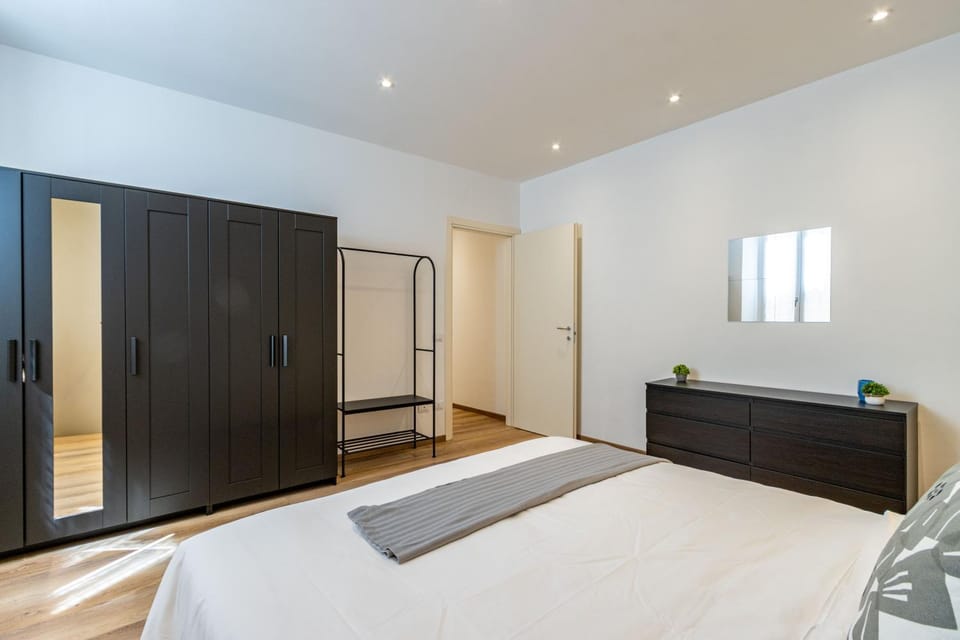 Bed, Photo of the whole room, Bedroom, wardrobe