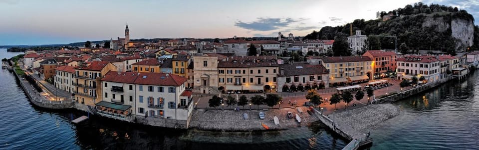 Nearby landmark, Bird's eye view, City view, Lake view, Landmark view