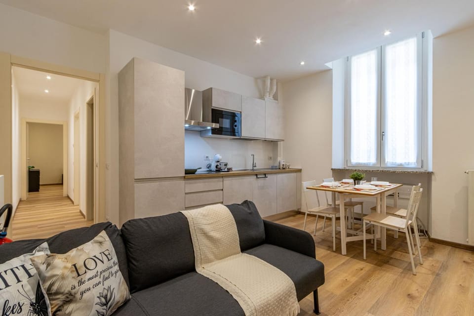 Kitchen or kitchenette, Living room, Seating area, Dining area, minibar, stove