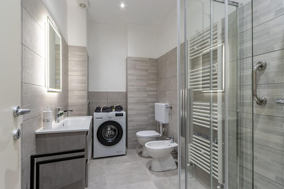 Shower, Toilet, Bathroom, bidet, towels, washing machine