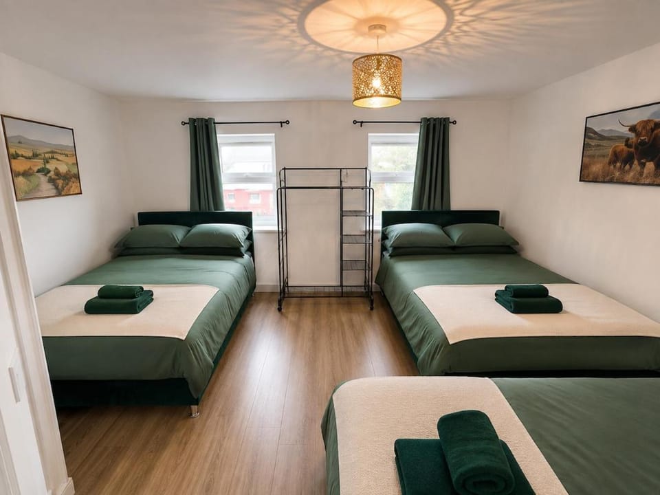 Bed, Photo of the whole room, Bedroom, flat iron, hair dryier, heating, storage, towels
