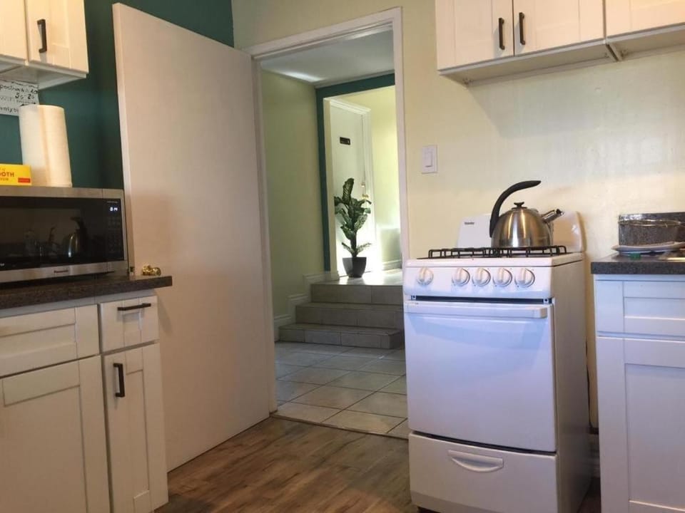 LAX Airport Guest House Bed and Breakfast in Inglewood