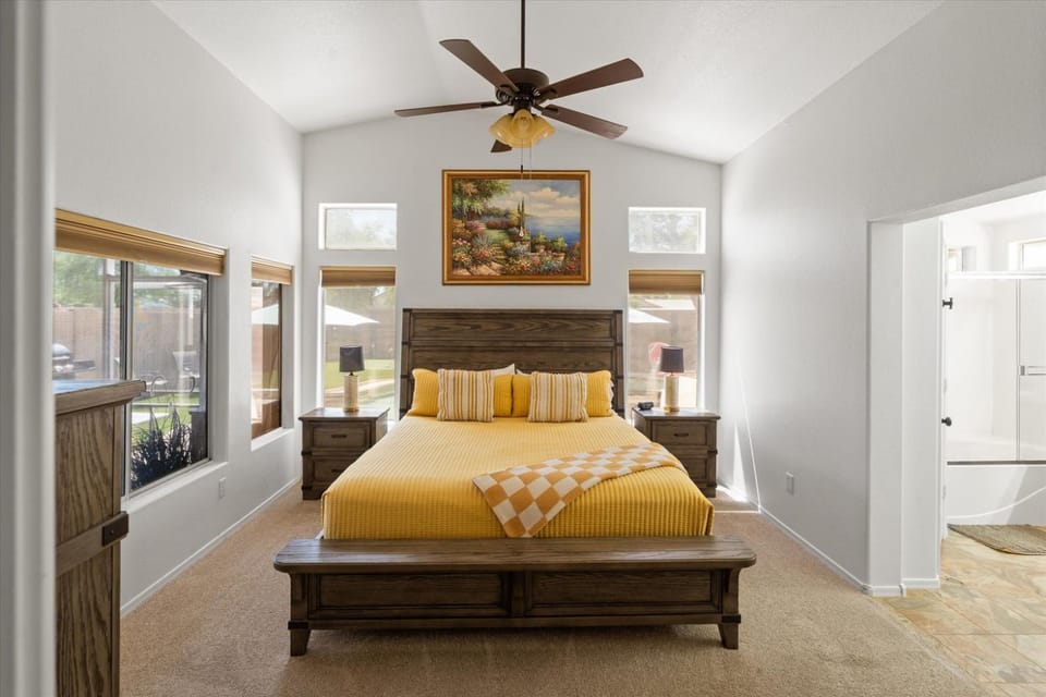 Arizona Desert Oasis w Heated Pool House in Sun City