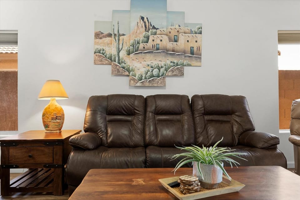 Arizona Desert Oasis w Heated Pool House in Sun City