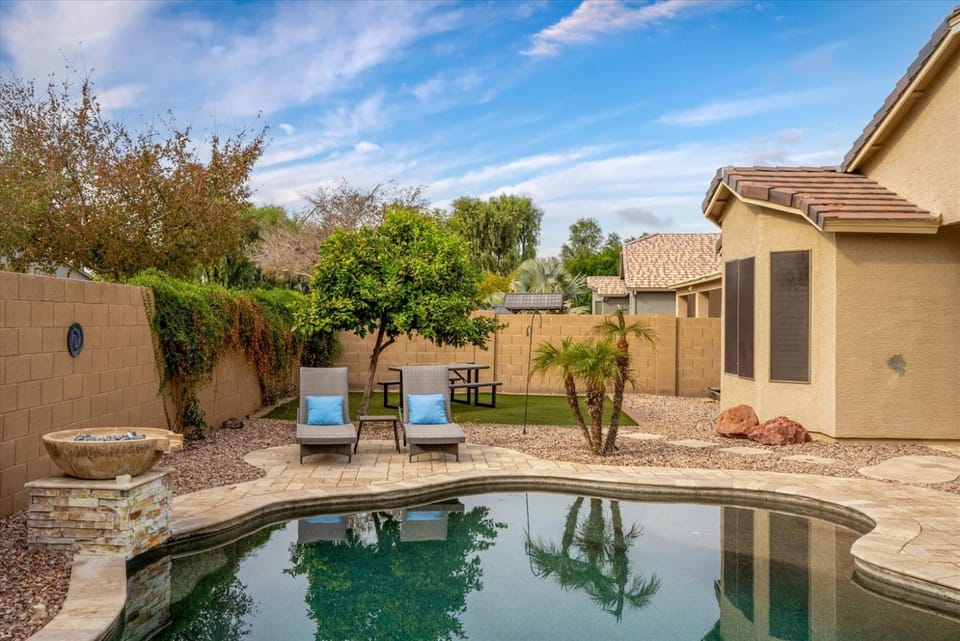 4-BR Home with a Private Heated Pool House in Glendale