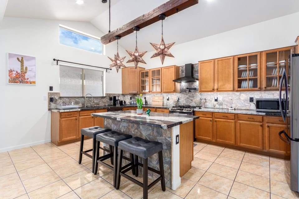Cactus House 5BR Family Fun Hub House in Litchfield Park