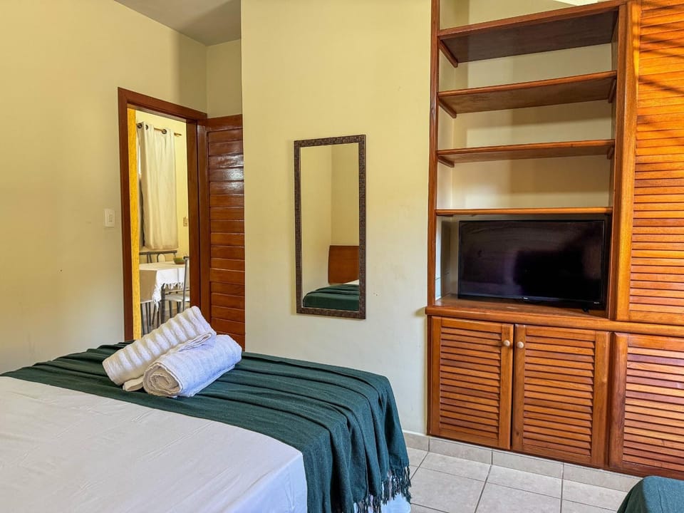 Bed, TV and multimedia, Bedroom, wardrobe