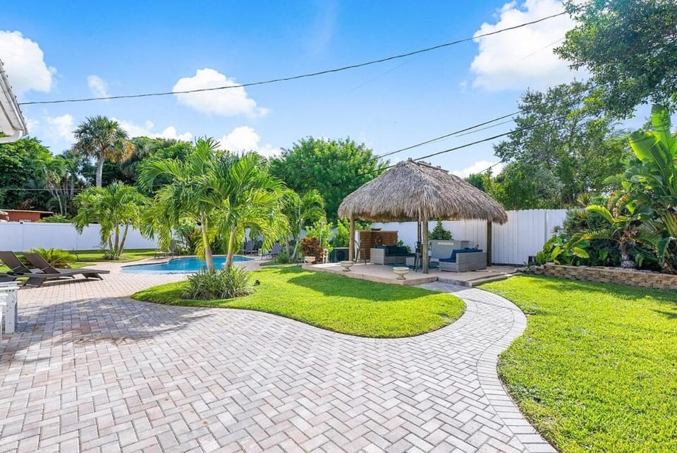 Delray Oasis Villa Heated Pool Tiki Bar 4 Kings House in Gulf Stream