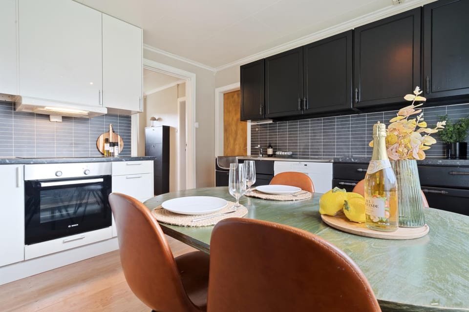 Kitchen or kitchenette, Dining area, Food, dishwasher, oven, stove