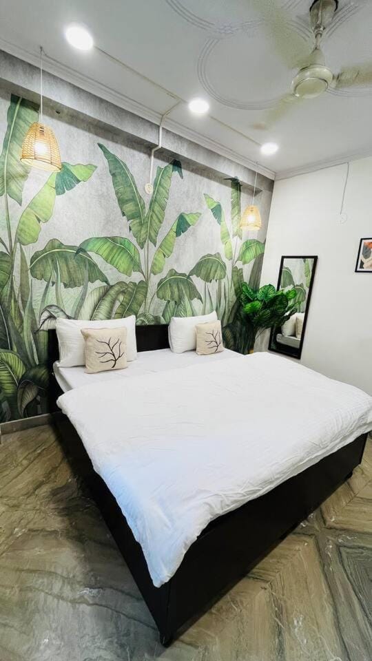Chhatarpur’s Chic 3BHK Retreat Apartment in New Delhi