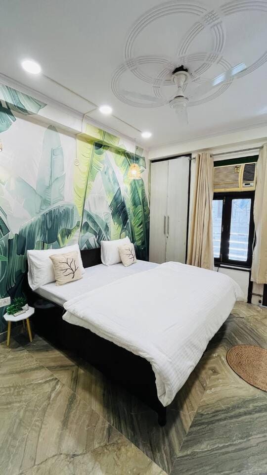 Chhatarpur’s Chic 3BHK Retreat Apartment in New Delhi